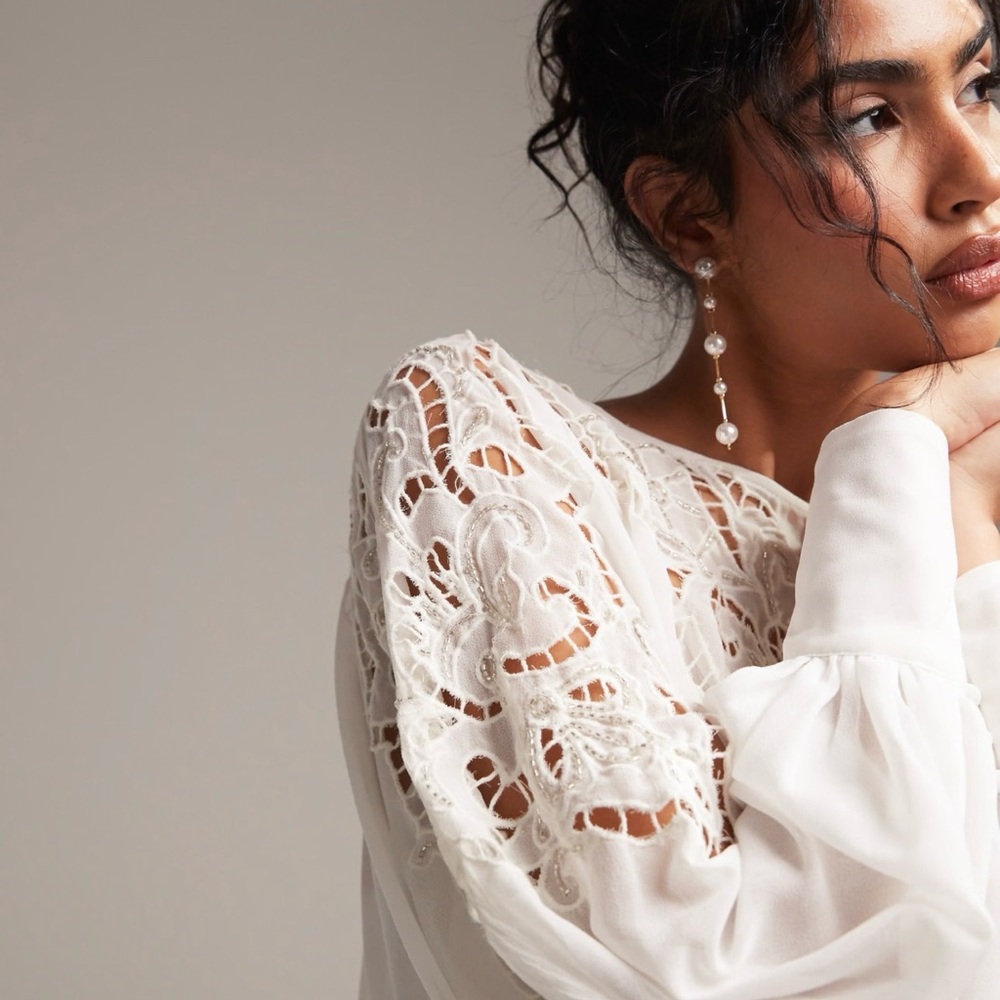 ASOS DESIGN Curve Ella blouson sleeve beaded cutwork wedding dress in cream - Picture 3 of 16